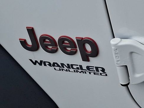 Used 2018 Jeep Wrangler Unlimited Rubicon AWD/4WD image 35