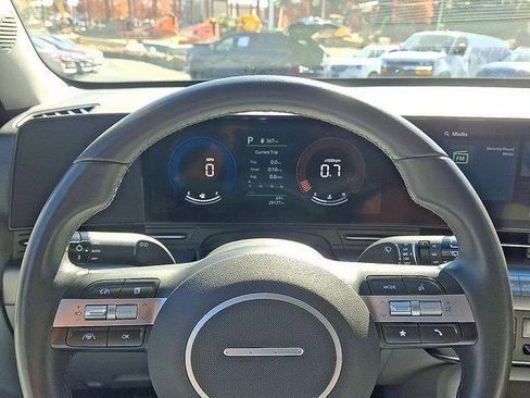 Certified 2025 Hyundai Kona SEL image 18