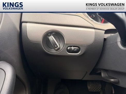 Used 2015 Volkswagen Jetta SE FWD image 23
