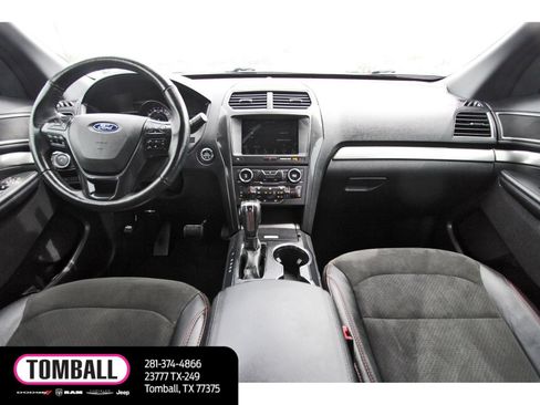 Used 2018 Ford Explorer XLT w/ Equipment Group 202A FWD image 10