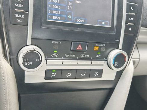 Used 2012 Toyota Camry LE image 25