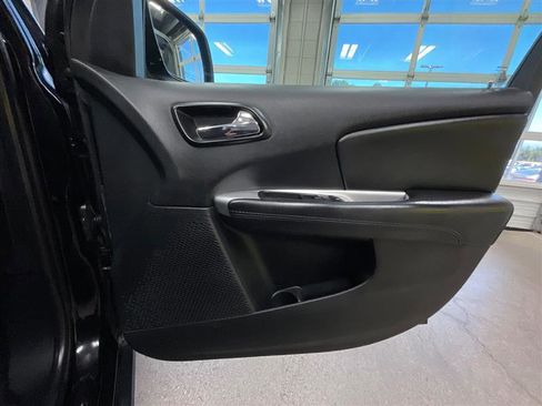Used 2019 Dodge Journey SE image 23