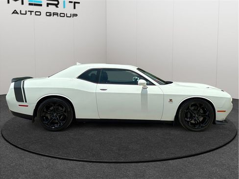 Used 2015 Dodge Challenger R/T Scat Pack w/ Leather Interior Group RWD image 10