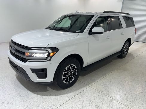 Used 2024 Ford Expedition Max XLT image 1
