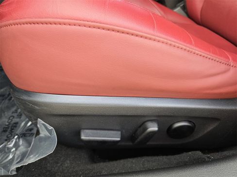 Used 2021 MAZDA MAZDA3 Premium Plus image 24