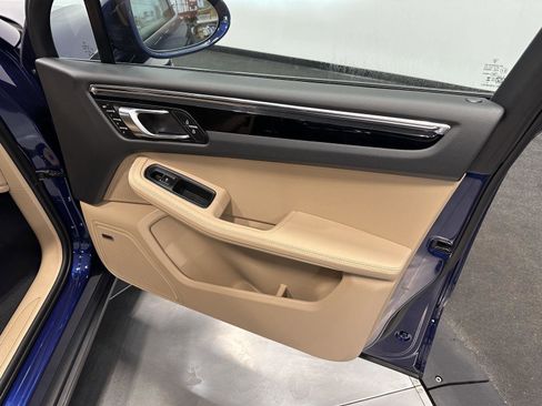 Certified 2026 Porsche Macan image 39