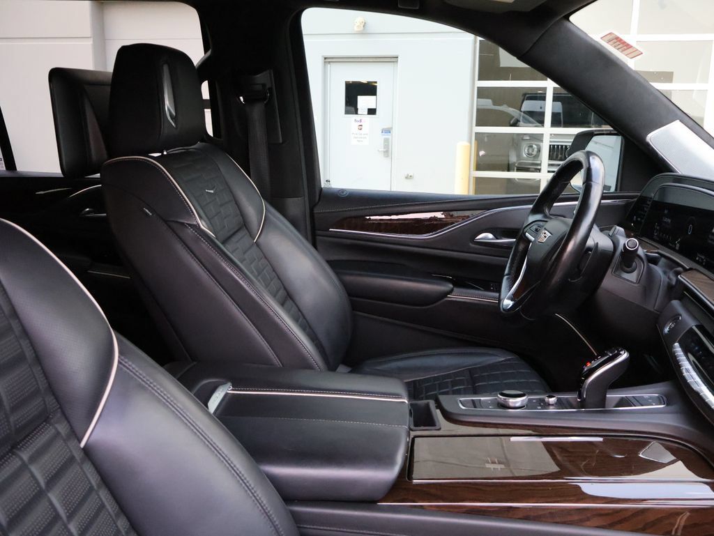 Used 2021 Cadillac Escalade Premium Luxury Platinum w/ Heavy-Duty Trailer Package AWD/4WD image 10
