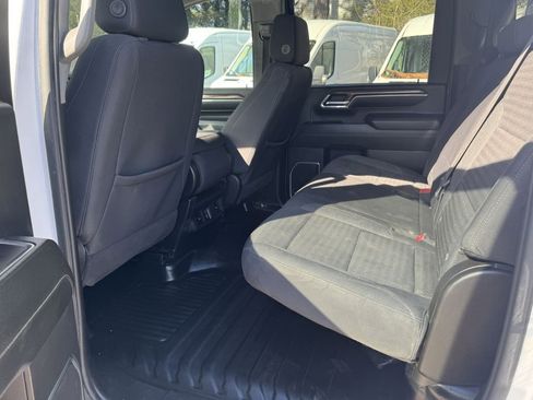 Used 2024 Chevrolet Silverado 2500 LT w/ Convenience Package image 8