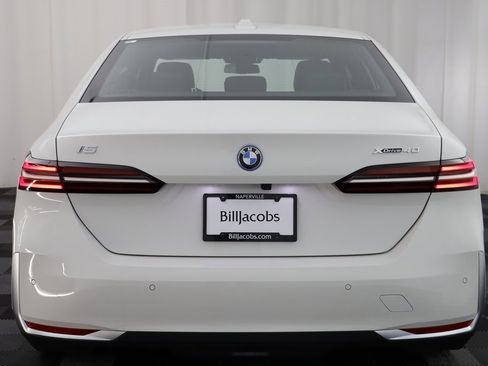 New 2026 BMW i5 eDrive40 image 17