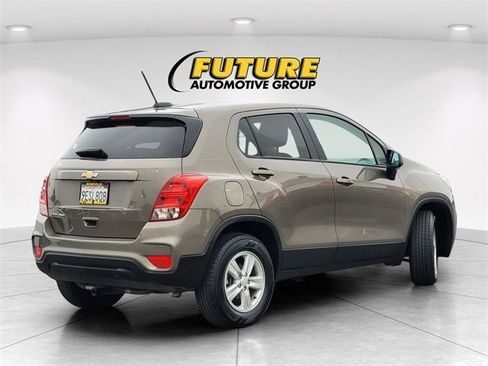 Used 2022 Chevrolet Trax LS w/ Tint and Cruise Package image 5