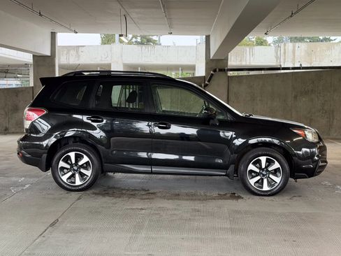 Used 2017 Subaru Forester 2.5i Premium w/ All-Weather Package AWD/4WD image 4