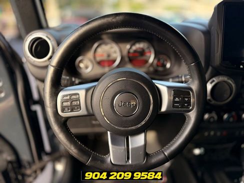 Used 2017 Jeep Wrangler Unlimited Rubicon AWD/4WD image 15