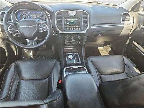 Used 2018 Chrysler 300 Limited image 16