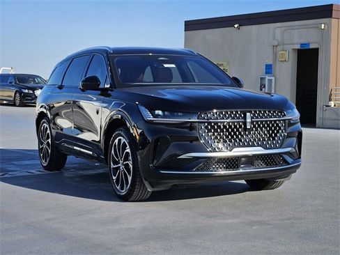 New 2026 Lincoln Nautilus Reserve image 3