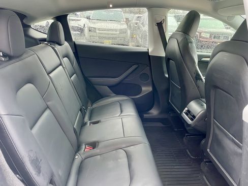 Used 2022 Tesla Model Y Long Range image 31