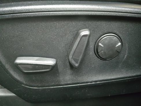 Used 2020 Ford Escape SE image 28