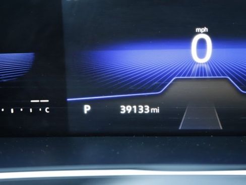 Used 2022 Volkswagen Tiguan SE image 31