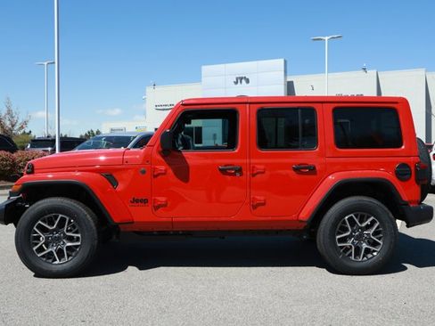 New 2026 Jeep Wrangler Sahara AWD/4WD image 9