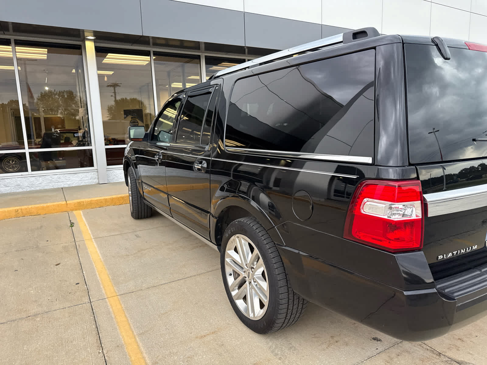 Used 2017 Ford Expedition EL Platinum AWD/4WD image 6