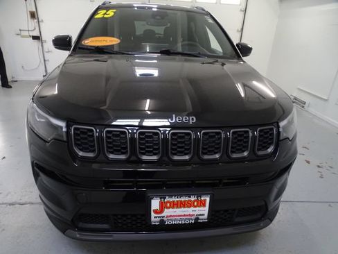 Used 2025 Jeep Compass Limited w/ High Altitude Package AWD/4WD image 27