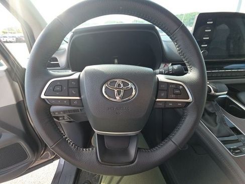 Used 2024 Toyota Sienna XLE w/ XLE Plus Package AWD/4WD image 18