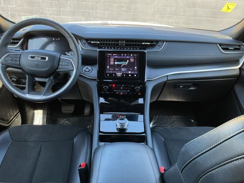 Used 2023 Jeep Grand Cherokee L Laredo RWD image 15