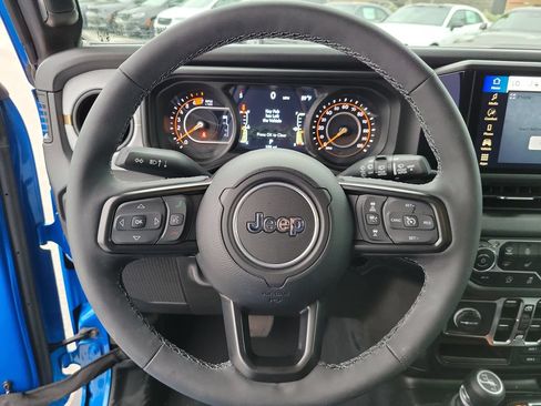 Used 2025 Jeep Wrangler Unlimited Sport AWD/4WD image 23