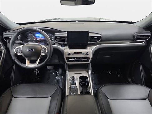 Used 2023 Ford Explorer XLT w/ Equipment Group 202A image 10