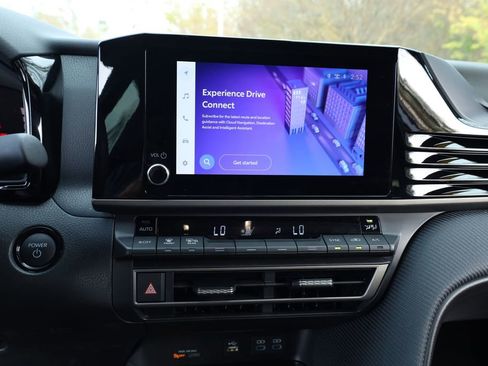 Used 2025 Toyota Camry SE image 6