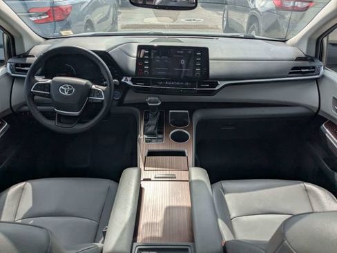 Used 2022 Toyota Sienna XLE FWD image 15