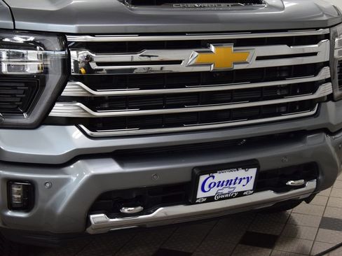 Used 2025 Chevrolet Silverado 2500 High Country w/ Technology Package AWD/4WD image 13