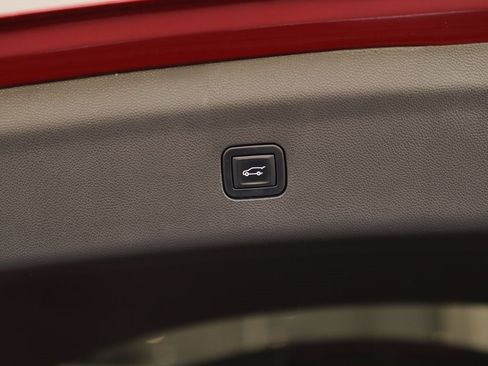 Used 2022 Buick Enclave Essence w/ Sport Touring Edition image 31