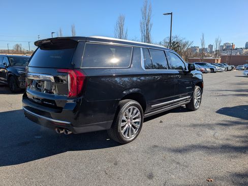 Used 2023 GMC Yukon XL Denali w/ Denali Reserve Package image 3