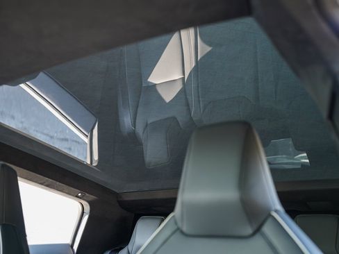 Used 2025 Tesla Cybertruck AWD Crew Cab image 33