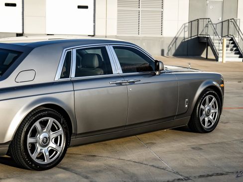 Used 2014 Rolls-Royce Phantom Sedan image 14