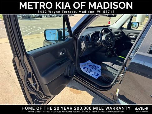 Used 2017 Jeep Renegade Altitude AWD/4WD image 11