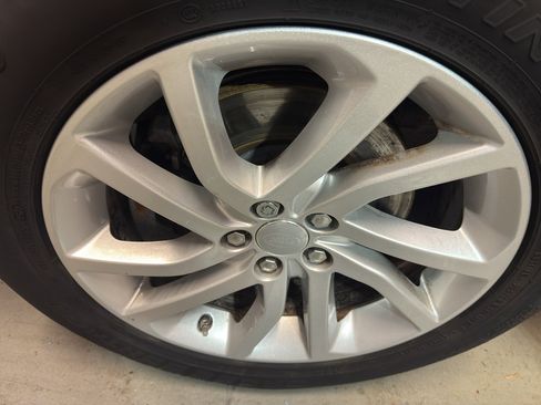 Used 2017 Land Rover Discovery Sport HSE image 34