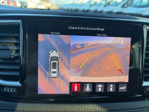 Used 2024 Chrysler Pacifica Pinnacle FWD image 20
