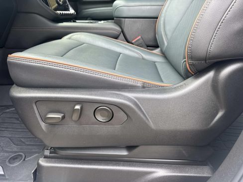 Used 2025 GMC Yukon AT4 w/ AT4 Premium Plus Package AWD/4WD image 20