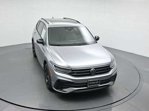 Used 2024 Volkswagen Tiguan SE R-Line image 39