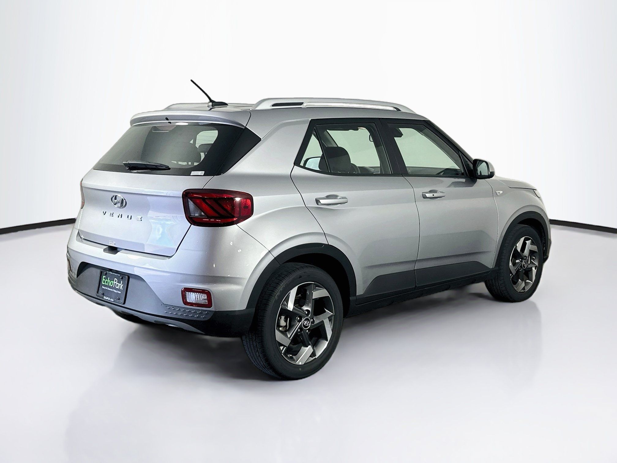 Used 2025 Hyundai Venue SEL FWD image 9