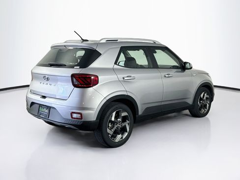Used 2025 Hyundai Venue SEL FWD image 9