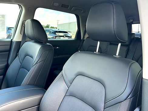 New 2026 Nissan Pathfinder SL FWD image 11