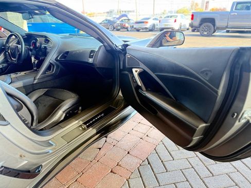 Used 2015 Chevrolet Corvette Z06 w/ 3LZ Preferred Equipment Group RWD image 46