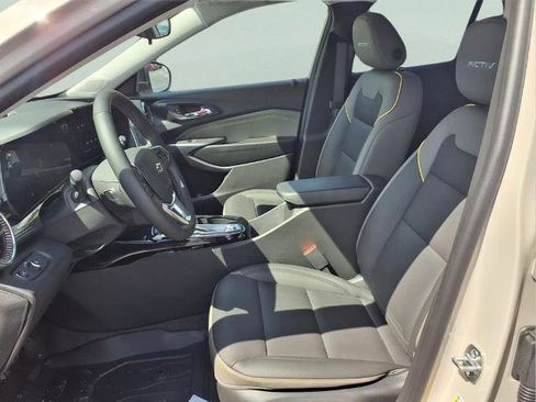 New 2026 Chevrolet Trax ACTIV w/ Sunroof Package FWD image 17