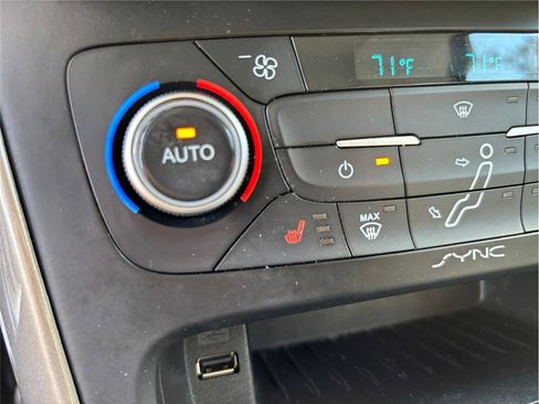 Used 2018 Ford Focus Titanium image 30