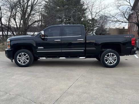 Used 2018 Chevrolet Silverado 2500 High Country w/ Duramax Plus Package image 3