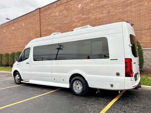 Used 2020 Mercedes-Benz Sprinter 3500 w/ Windows All Around Package image 4