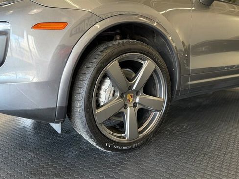Used 2017 Porsche Cayenne S image 19