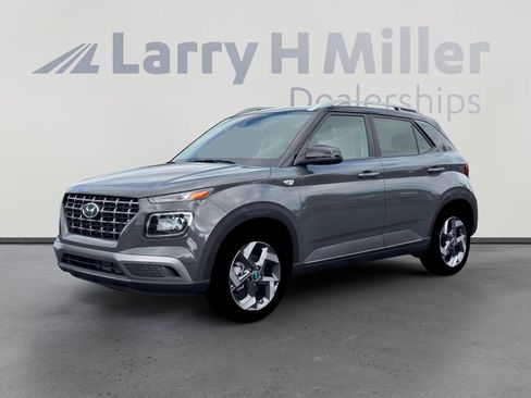 New 2026 Hyundai Venue SEL FWD image 2